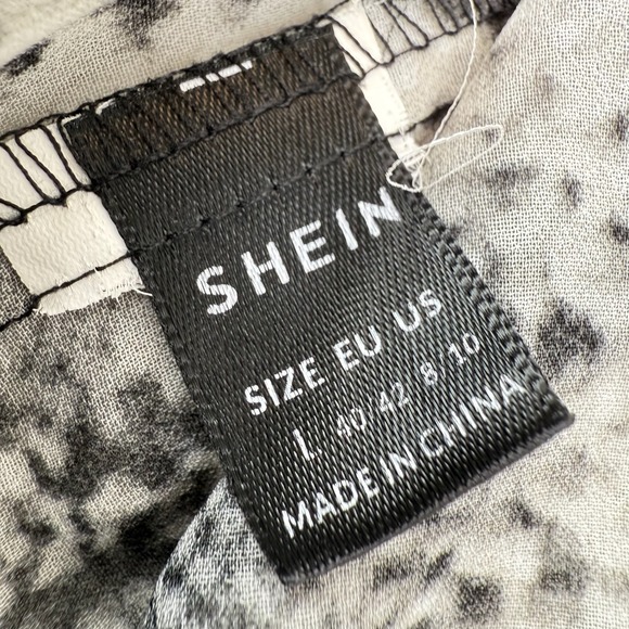 Shein Blouse Women's Large Snakeskin Print Button Down LS Mob Wife Office - Picture 3 of 7